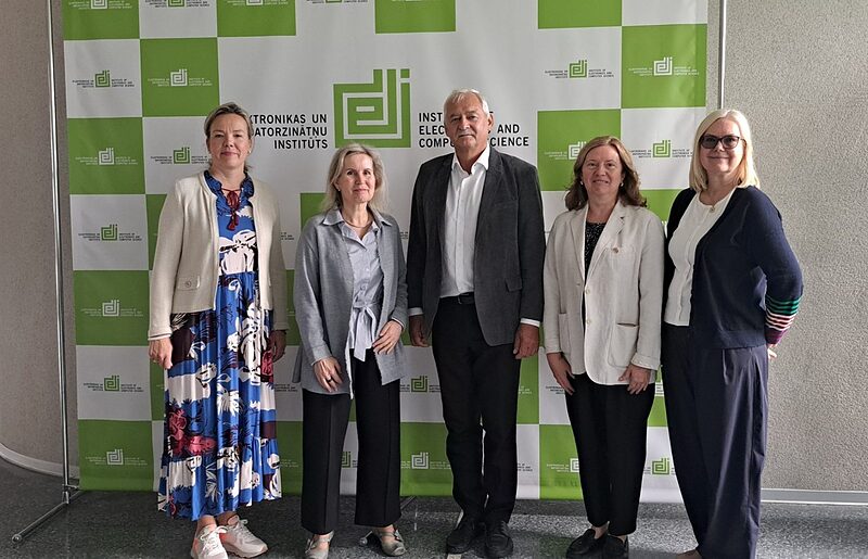 Swiss Ambassador Learns About EDI’s Research and Innovation